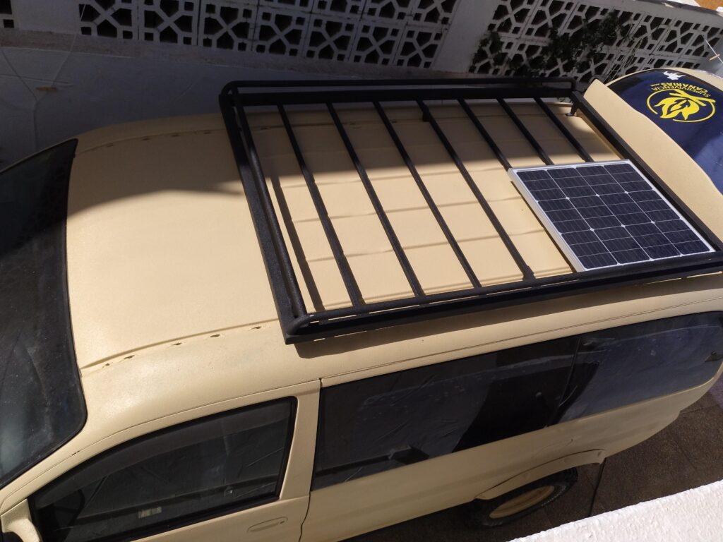 baca y panel solar h1 4x4