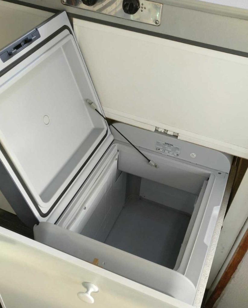 Mobicool FR40 ACDC - Nevera termoeléctrica portátil, conexiones 12 24 230 V, 38 litros de capacidad